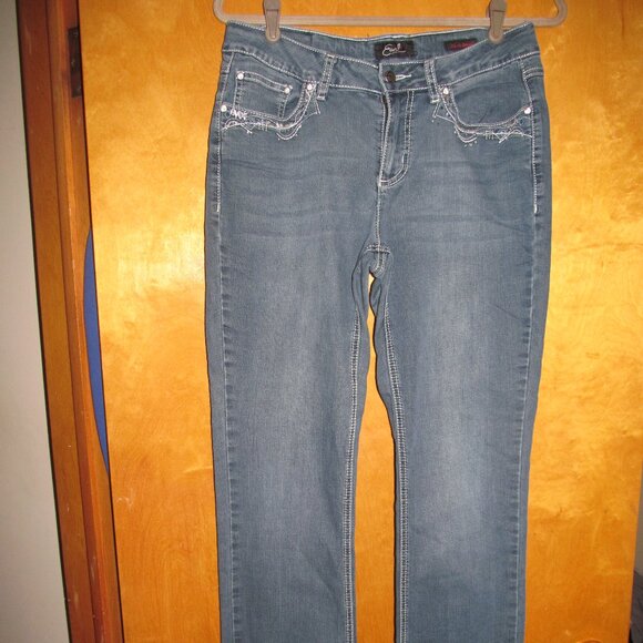 Womens Earl Jeans Size 10 Slim Boot Style with Embroidery & Embellishments - Picture 1 of 4